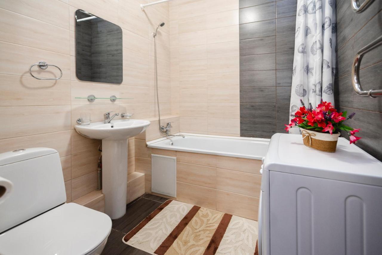 Apartment Zodiak Almaty Esterno foto