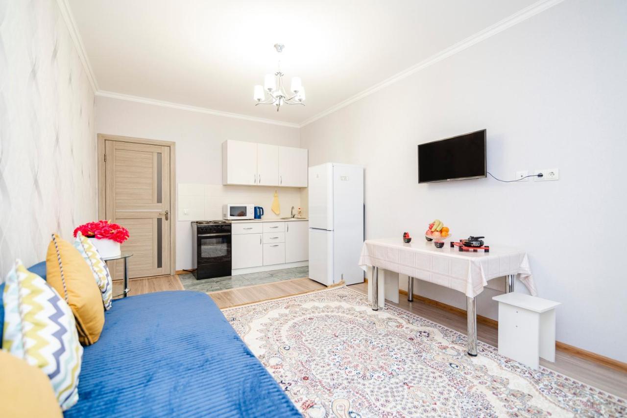 Apartment Zodiak Almaty Esterno foto