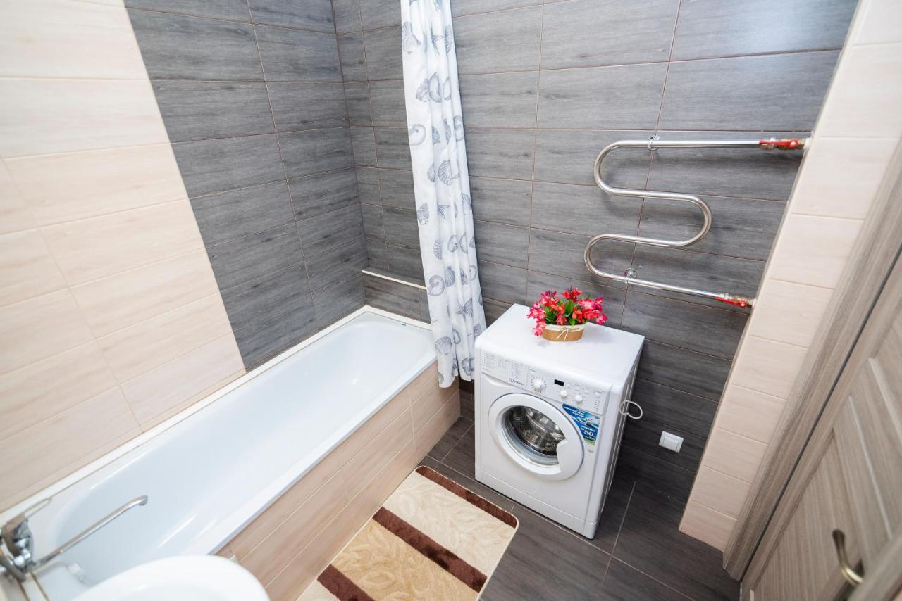 Apartment Zodiak Almaty Esterno foto