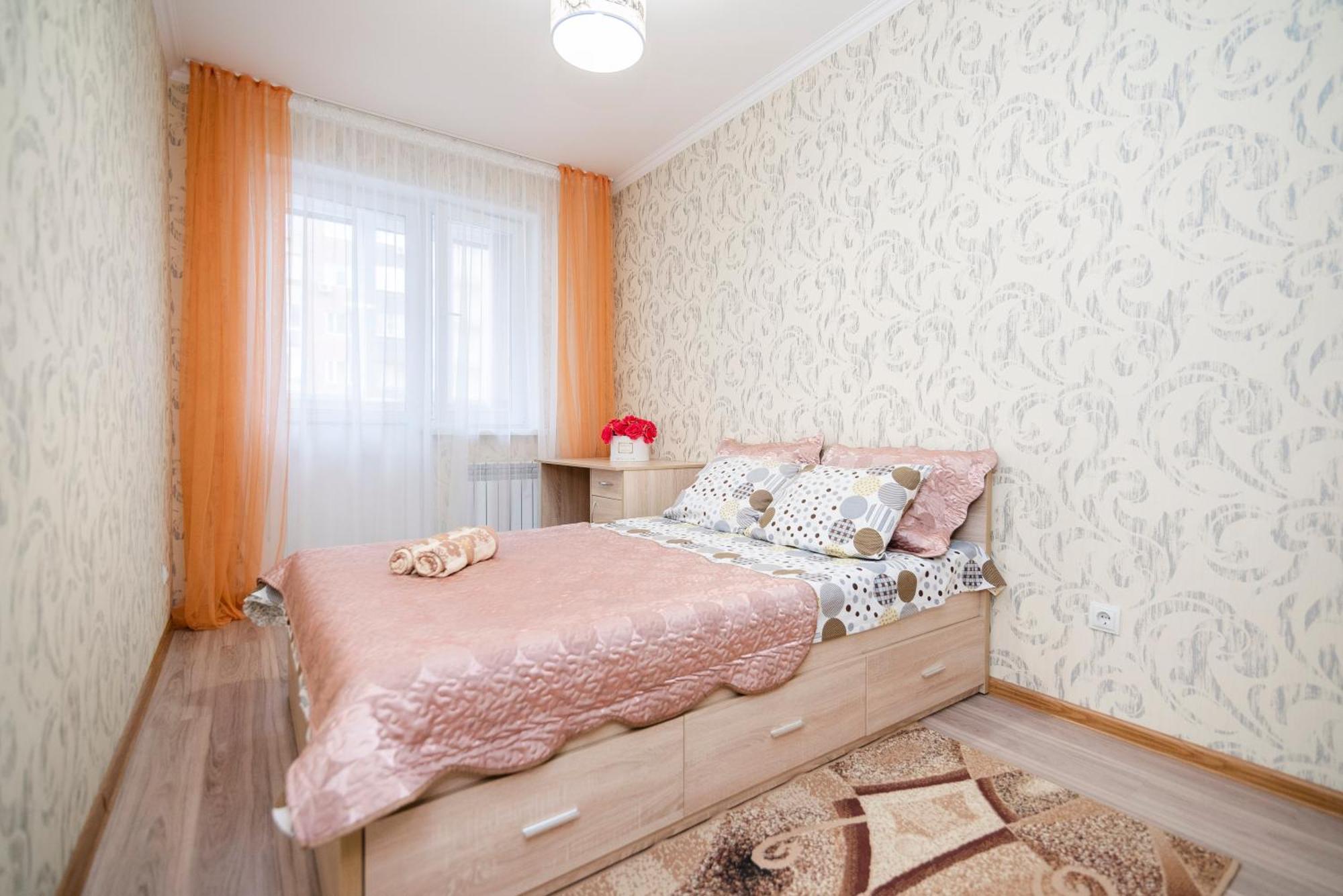 Apartment Zodiak Almaty Esterno foto